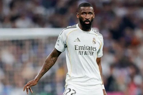 Hậu vệ Real Madrid chỉ trích đồng đội phòng ngự tệ, 'dâng bàn thắng' cho Bayern