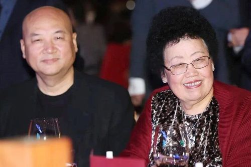 Vợ tỷ phú qua đời, 'Đường Tăng' Trì Trọng Thụy nhận bao nhiêu từ khối tài sản 6,8 tỷ USD?