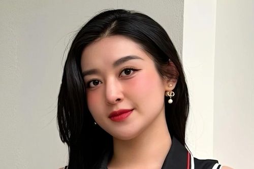 Từ vụ Á hậu Huyền My pass lại đôi giày hiệu cũ, nghĩ gì về chuyện nghệ sĩ thanh lý quần áo mặc rồi