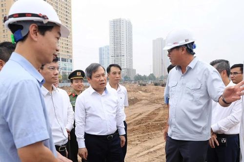 Chủ tịch Hà Nội kiểm tra dự án cấp nước cho sông Tô Lịch