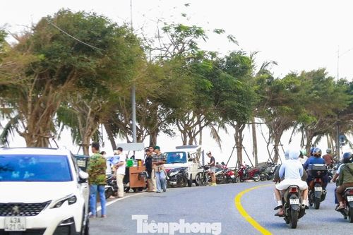 Đà Nẵng ra quân dẹp hàng rong 'bủa vây' đường lên Sơn Trà