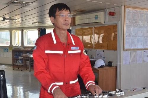 Những người bám biển giữa trùng khơi
