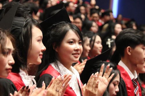 Thạc sĩ không còn được làm phó hiệu trưởng trường đại học