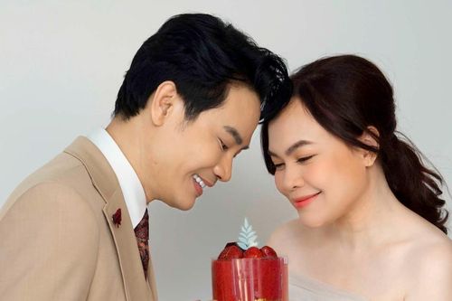 MC Hồng Phúc VTV làm điều đặc biệt tặng vợ diễn viên nhân 27 năm yêu và cưới