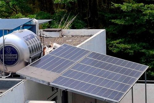 Sản lượng điện mặt trời mái nhà gây bất ngờ, vượt mặt điện gió