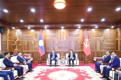 Lãnh đạo tỉnh Nghệ An thăm và chúc Tết cổ truyền Bunpimay tại tỉnh Khăm Muộn