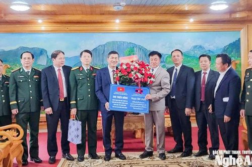 Lãnh đạo tỉnh Nghệ An thăm, chúc Tết cổ truyền Bunpimay tại tỉnh Hủa Phăn