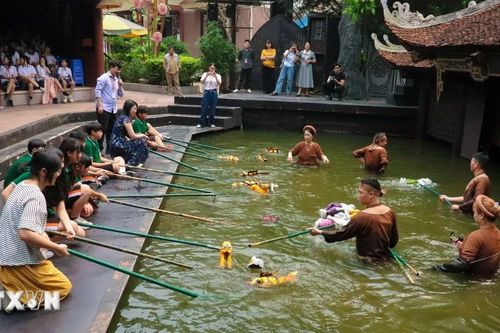 Nghệ thuật múa rối nước: Khi di sản không chịu 'đứng yên'