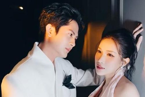 'Mỹ nhân làng hài' bí mật hẹn hò với nam diễn viên 4 năm, nay đã chịu công khai