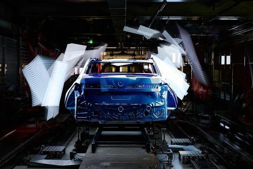 BMW 'lột xác' nhà máy 104 năm tuổi thành trung tâm xe điện hiện đại, chạy bằng AI và robot