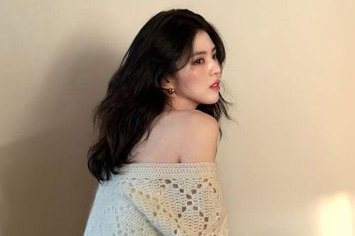 Han So Hee tình tứ bên người khác giới