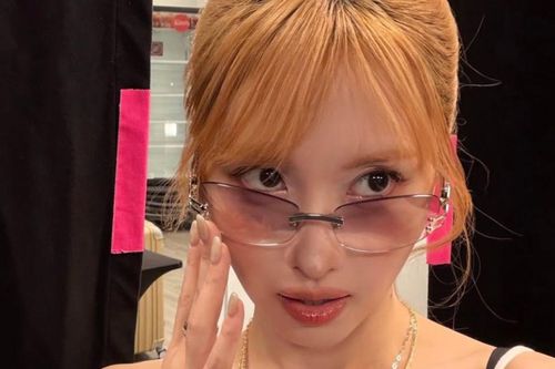 Momo (TWICE) khoe vẻ đẹp cuốn hút, biến hóa đa dạng