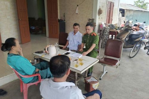 Cụ ông ở Nghệ An đến ngân hàng với sự bất an, Công an vào cuộc liền tỏ sự việc đằng sau