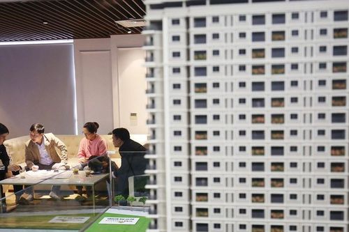 Giá nhà leo thang, người mua hụt hơi: Thị trường vẫn lệch pha