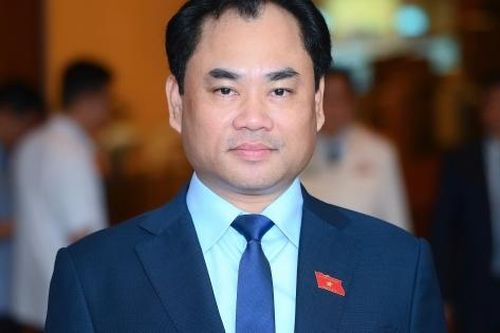 Ông Trịnh Việt Hùng giữ chức Bộ trưởng Bộ Nông nghiệp và Môi trường