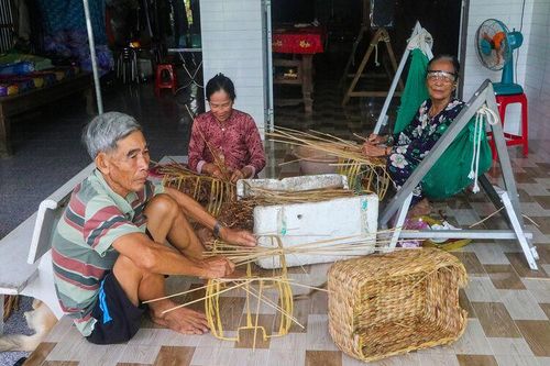 Thu nhập từ đan lục bình
