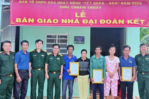 Bàn giao 3 căn nhà Đại đoàn kết cho đồng bào Khmer ở xã Hòn Đất