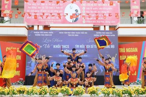 Sôi nổi Liên hoan dân vũ và trải nghiệm 'Chúng em làm lính cứu hỏa'