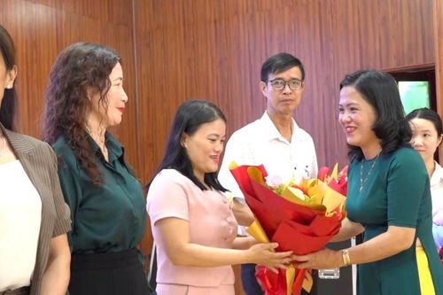 28 trẻ mồ côi, khó khăn của xã Thăng Điền được nhận đỡ đầu