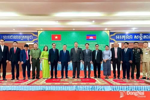 Đoàn công tác tỉnh Đồng Nai thăm, chúc Tết Chol Chnam Thmay tại tỉnh Stung Treng