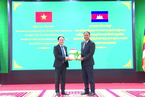 Đoàn đại biểu cấp cao tỉnh Gia Lai thăm, chúc Tết tỉnh Preah Vihear và Bộ Tư lệnh Quân khu IV