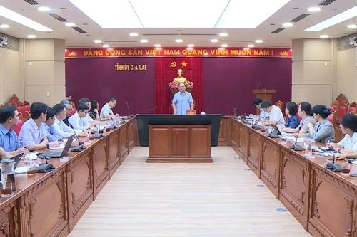 Phó Bí thư Thường trực Tỉnh ủy Rah Lan Chung làm việc với Văn phòng Tỉnh ủy