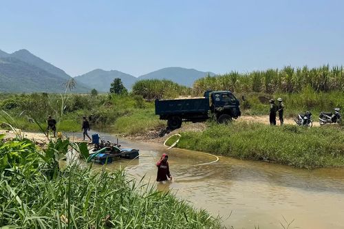Công an xã Nam Ninh Hòa phát hiện nhóm đối tượng bơm hút cát trái phép