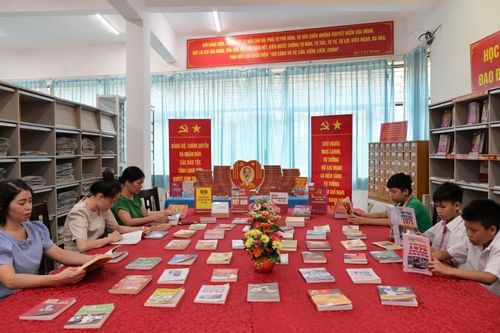 Giữ văn hóa qua trang sách