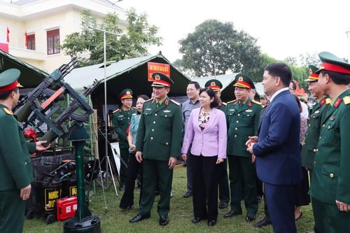 Tự hào truyền thống anh hùng, xây dựng lực lượng vũ trang Quân khu 1 vững mạnh, hoàn thành xuất sắc mọi nhiệm vụ