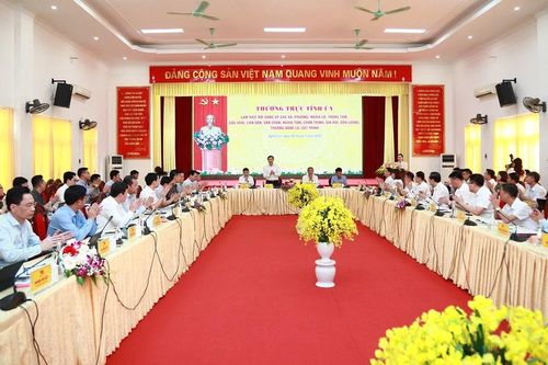 Thường trực Tỉnh ủy làm việc với Thường trực Đảng ủy các xã, phường thuộc huyện Văn Chấn và thị xã Nghĩa Lộ (cũ)