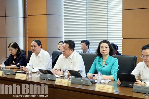 Kỳ họp thứ nhất, Quốc hội khóa XVI: Đoàn ĐBQH tỉnh Ninh Bình thảo luận tại Tổ về Dự án Luật Thủ đô (sửa đổi)