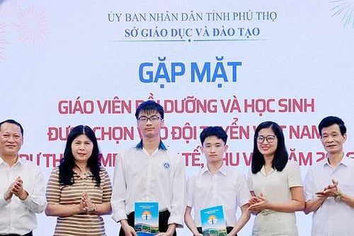 Gặp mặt giáo viên bồi dưỡng và học sinh được chọn vào đội tuyển dự thi Olympic quốc tế và khu vực năm 2026