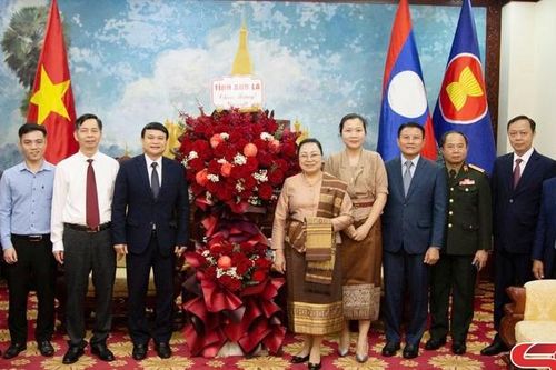 Lãnh đạo tỉnh chúc Tết cổ truyền Bun – Pi may Đại sứ quán Lào tại Hà Nội