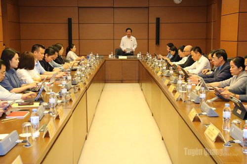 Đại biểu Quốc hội tỉnh Tuyên Quang tham gia thảo luận tại Kỳ họp thứ Nhất, Quốc hội khóa XVI