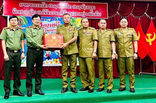 Thăm, chúc Tết và làm việc với Công an các tỉnh ở Lào