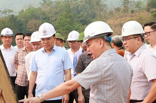 Thứ trưởng Nguyễn Hoàng Long chỉ đạo đẩy nhanh tiến độ các dự án điện tại Điện Biên
