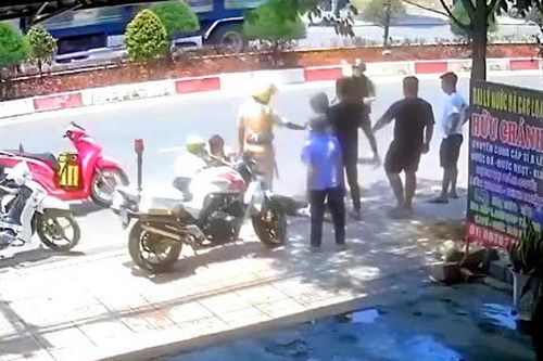 Sự thật sau clip bịa đặt về CSGT: Người vi phạm do không có bằng lái hoảng sợ nên tự té