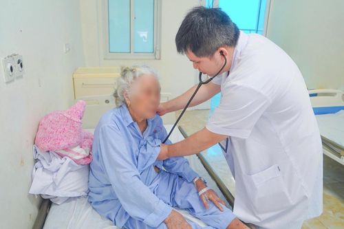 Cụ bà 91 tuổi suy tim nặng thoát cửa tử nhờ kỹ thuật can thiệp mới