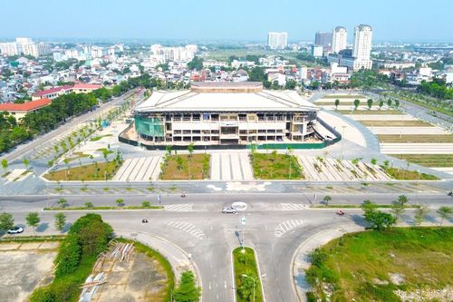 Tăng tốc hoàn thiện quảng trường 200 tỷ đồng ở Huế