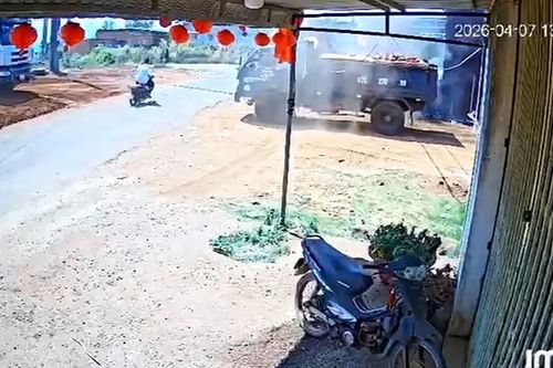 Chú rể bị thương do vướng dây nối giữa hai xe tải căng ngang đường ở Đắk Lắk