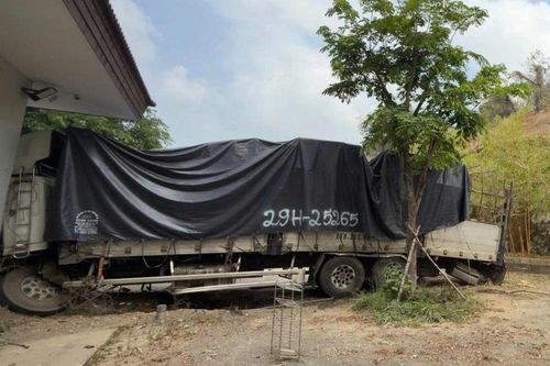 Bản tin TNGT 8/4: Xe tải tuột dốc núi Tà Zôn, 3 người tử vong