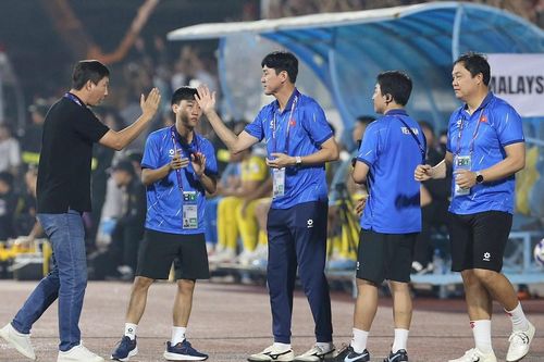 Đội tuyển Việt Nam chia tay trợ lý Lee Jung-soo