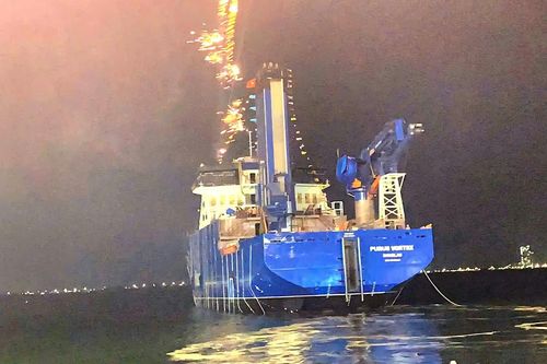 Hạ Long hạ thủy tàu điện gió 'chuẩn quốc tế' đầu tiên cho Purus