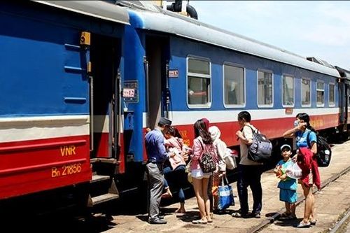 Giá vé tàu hỏa dịp 30/4 tăng mạnh