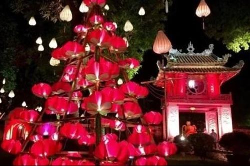 Không gian trưng bày đèn lồng độc đáo tại Văn Miếu