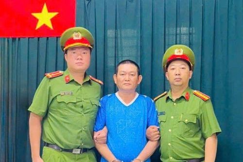 Cô gái trẻ đến công an trình báo bị người đàn ông lạ áp sát, giật phăng chiếc lắc tay vàng
