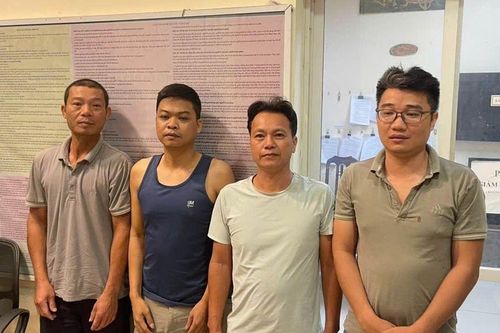 Bắt quả tang 4 con bạc 'mở sới' chơi chắn, sát phạt bằng tiền