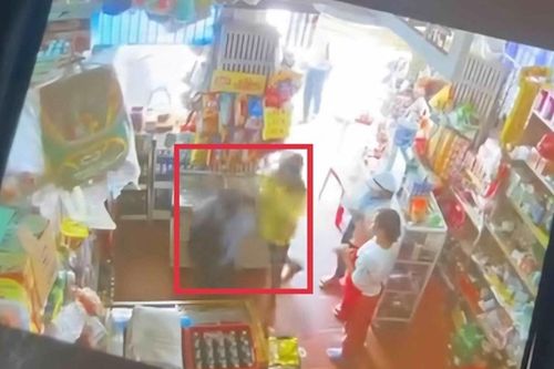 Nam sinh bị chấn động não sau khi bị người đàn ông đánh ở quầy tạp hóa