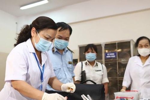 Ba Đình kiểm tra đột xuất an toàn thực phẩm tại hai trường tiểu học