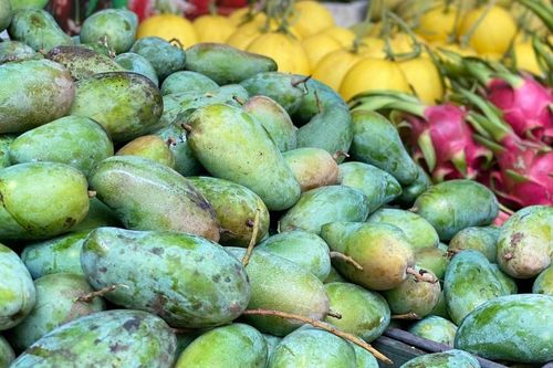 Một loại xoài Việt đang bán đầy chợ giá chỉ hơn chục nghìn đồng/kg, tiểu thương tiêu thụ hàng tạ mỗi ngày ai nhìn cũng muốn mua